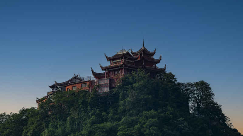 蓝天古建筑