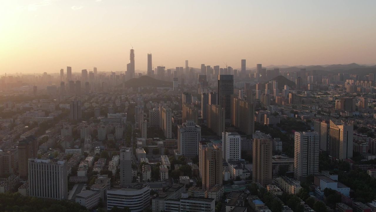 城市清晨迷雾高楼航拍 