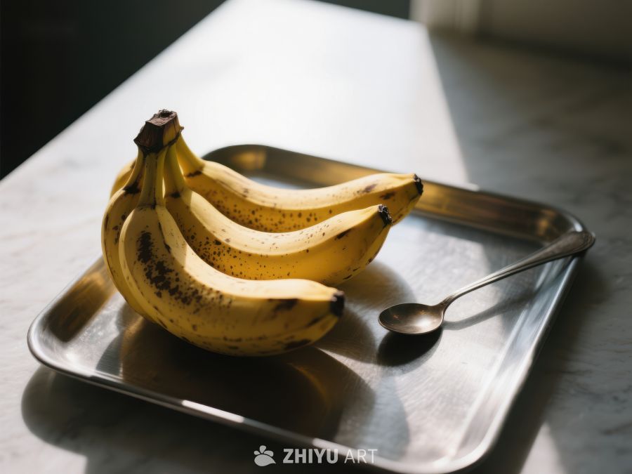 金属托盘上的香蕉与勺子 163