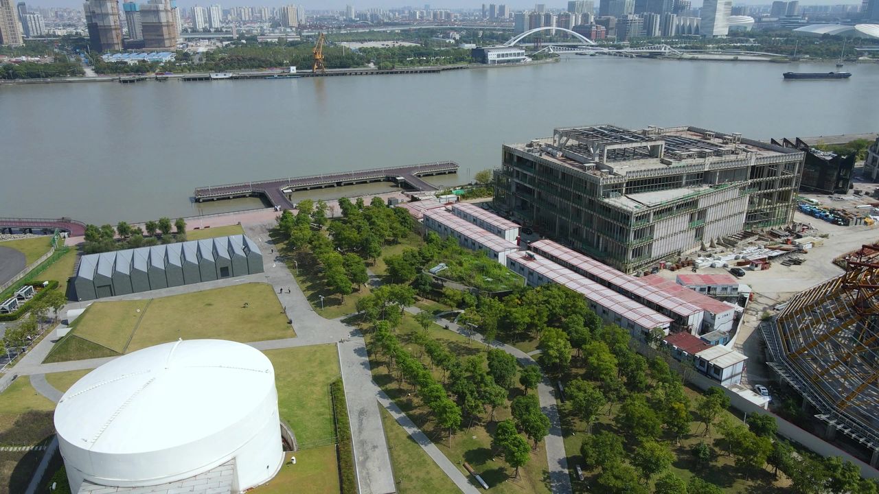 航拍上海徐汇滨江油罐艺术中心