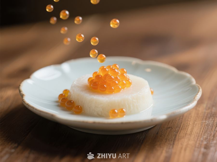 鱼子酱点缀的白色甜品