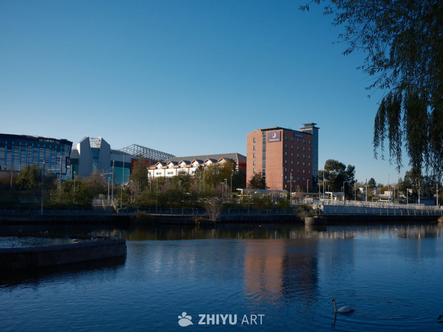 蓝天下的媒体城