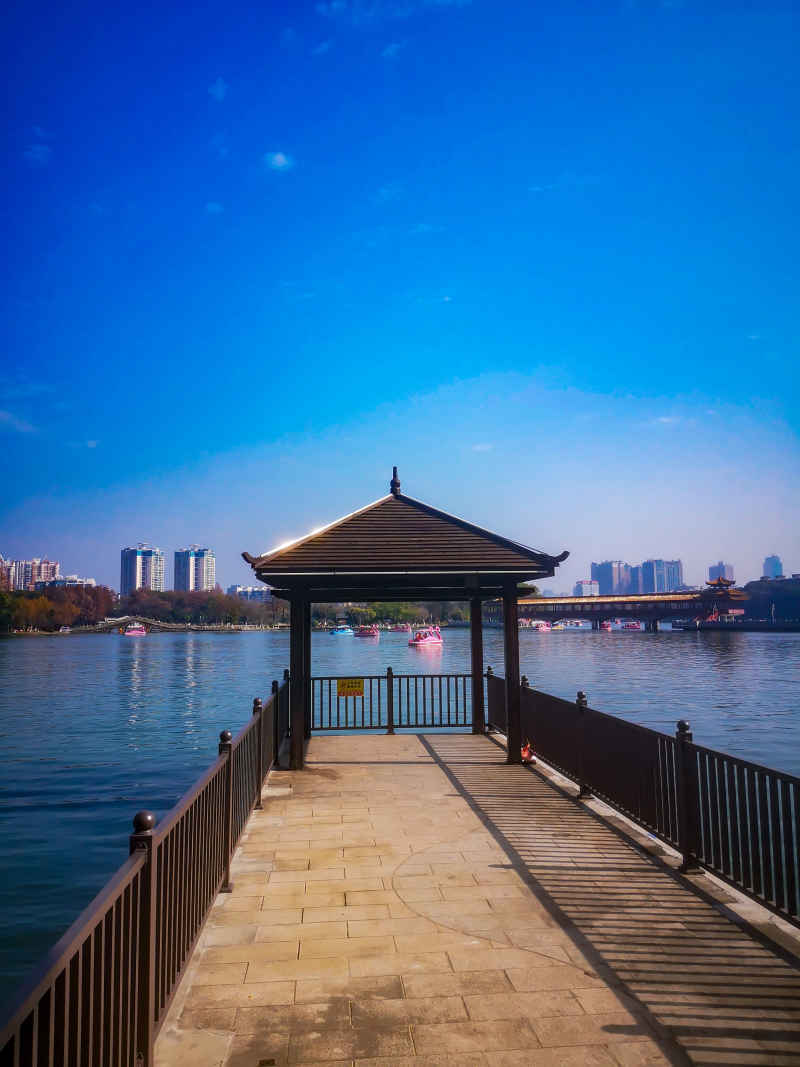 湖南长沙烈士公园年嘉湖风景摄影图