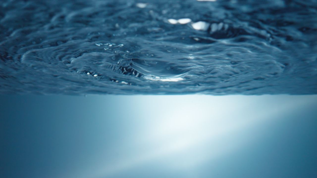 纯净水自来水淡水资源水花波浪升格慢镜头 10