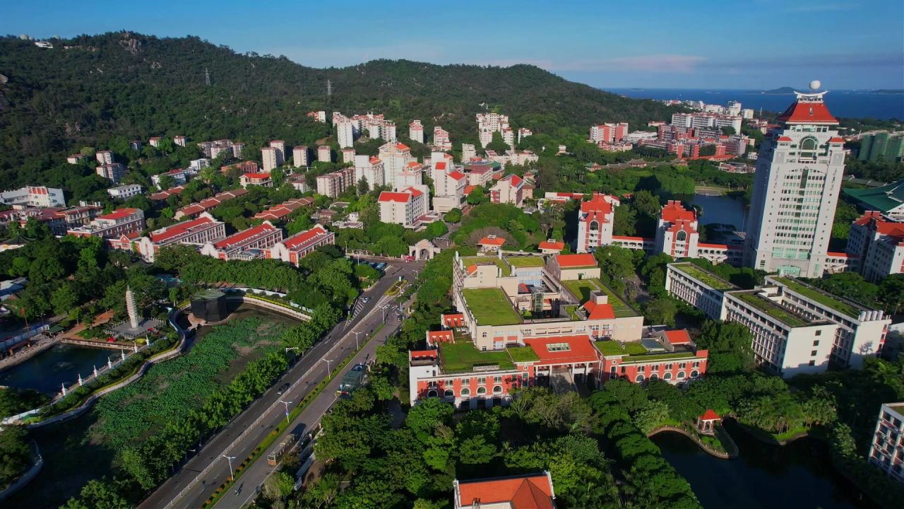 航拍厦门大学建筑风光