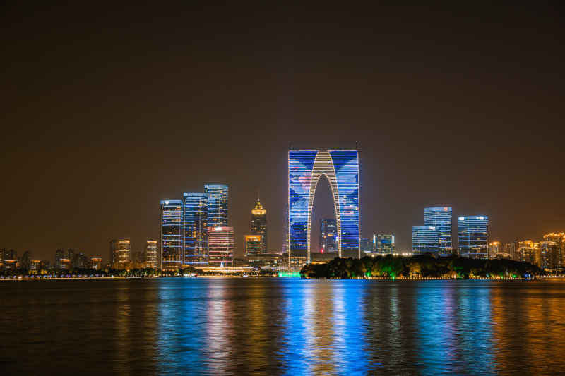 江苏 苏州 金鸡湖 东方之门 夜景