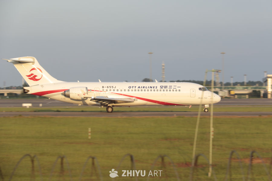 OTT Airlines飞机起飞瞬间