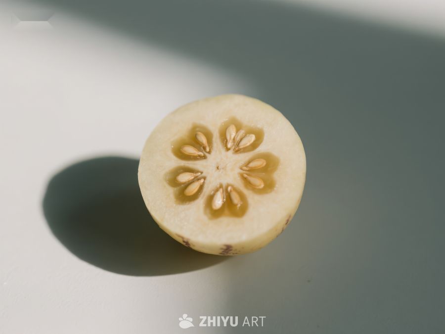 切开的果实，展示独特种子排列 386