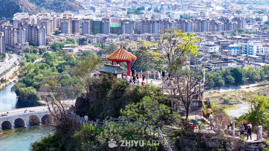 城市山间览胜