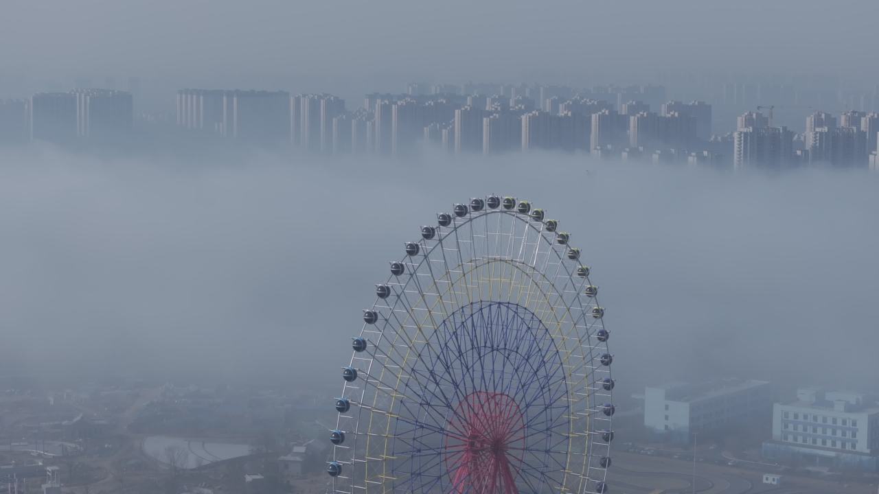雾中摩天轮