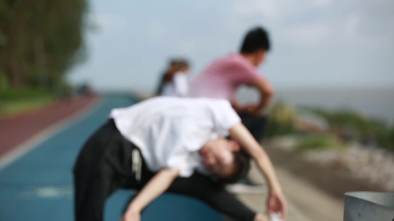 湖边晨练
