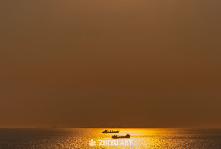 金色海面的剪影之美
