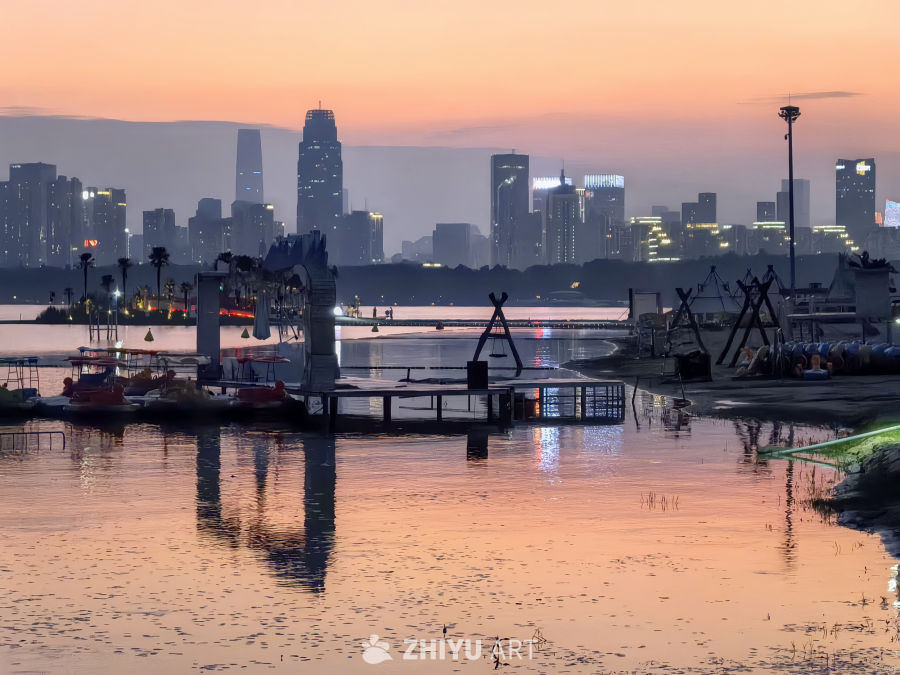 漫步东湖风景区，领略浓郁楚风楚韵