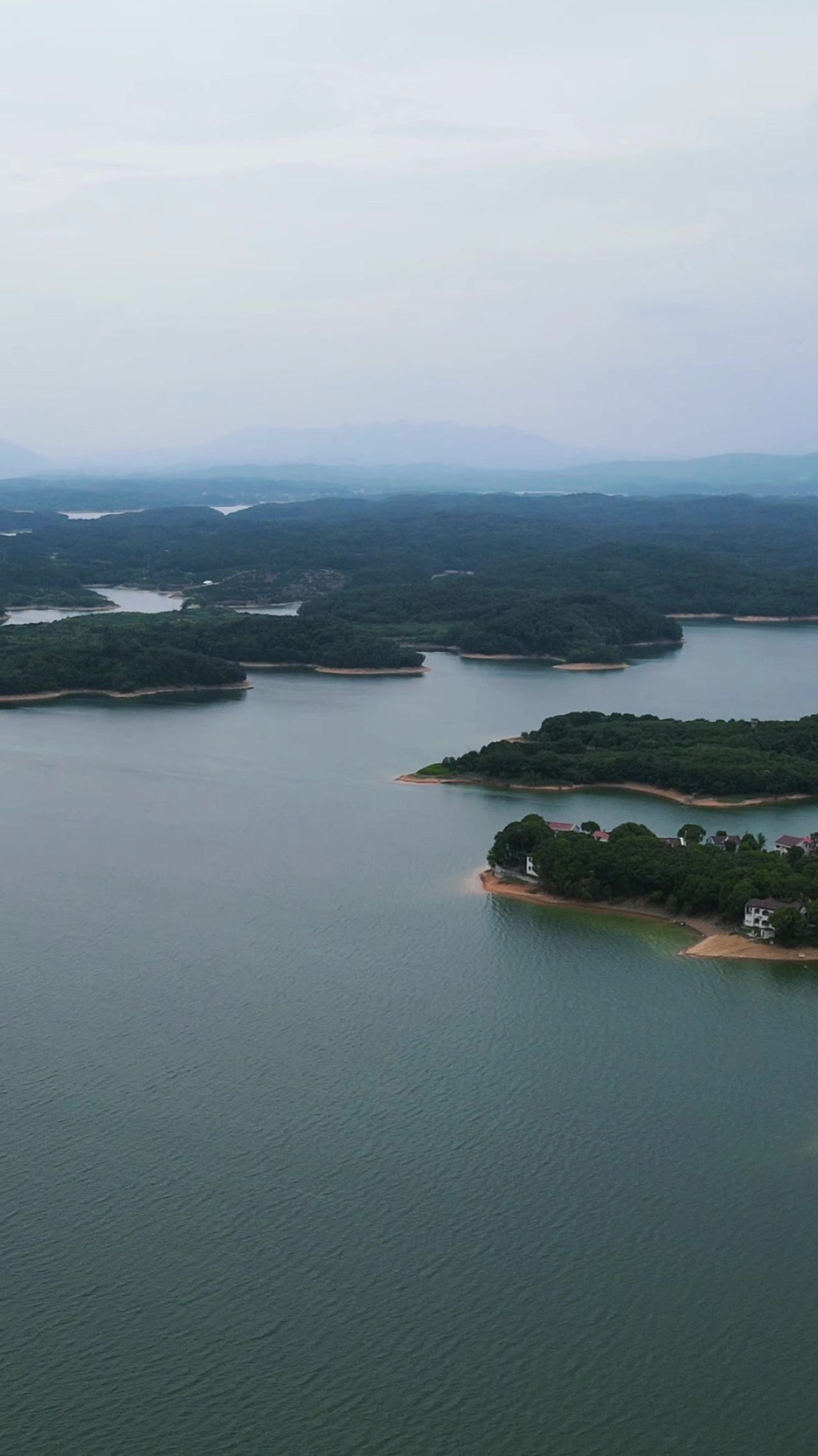 航拍祖国壮丽河山湖北洈水风景区竖屏