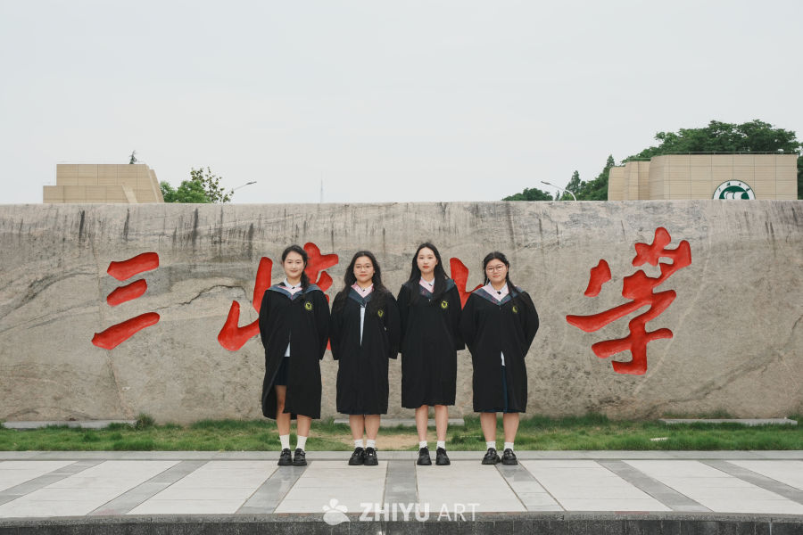 青春毕业季：学士服下的校园记忆