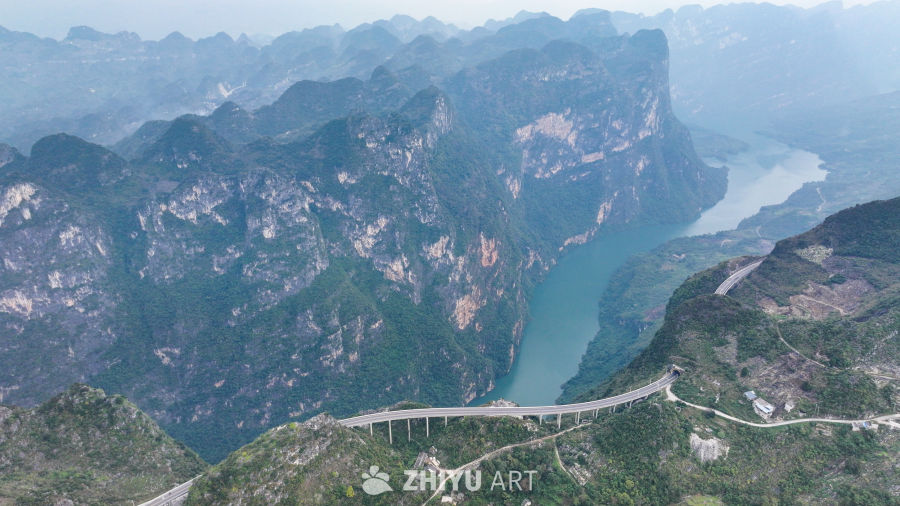 航拍山区公路  贵州关兴公路 8