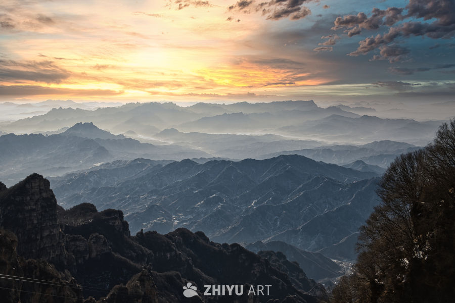 日出山脉壮丽景色