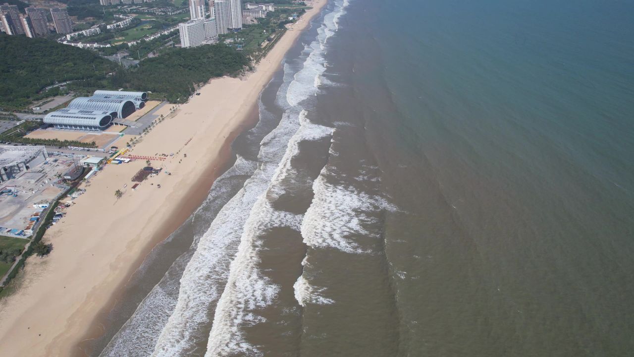 大海海洋沙滩礁石海岛自然风光航拍 