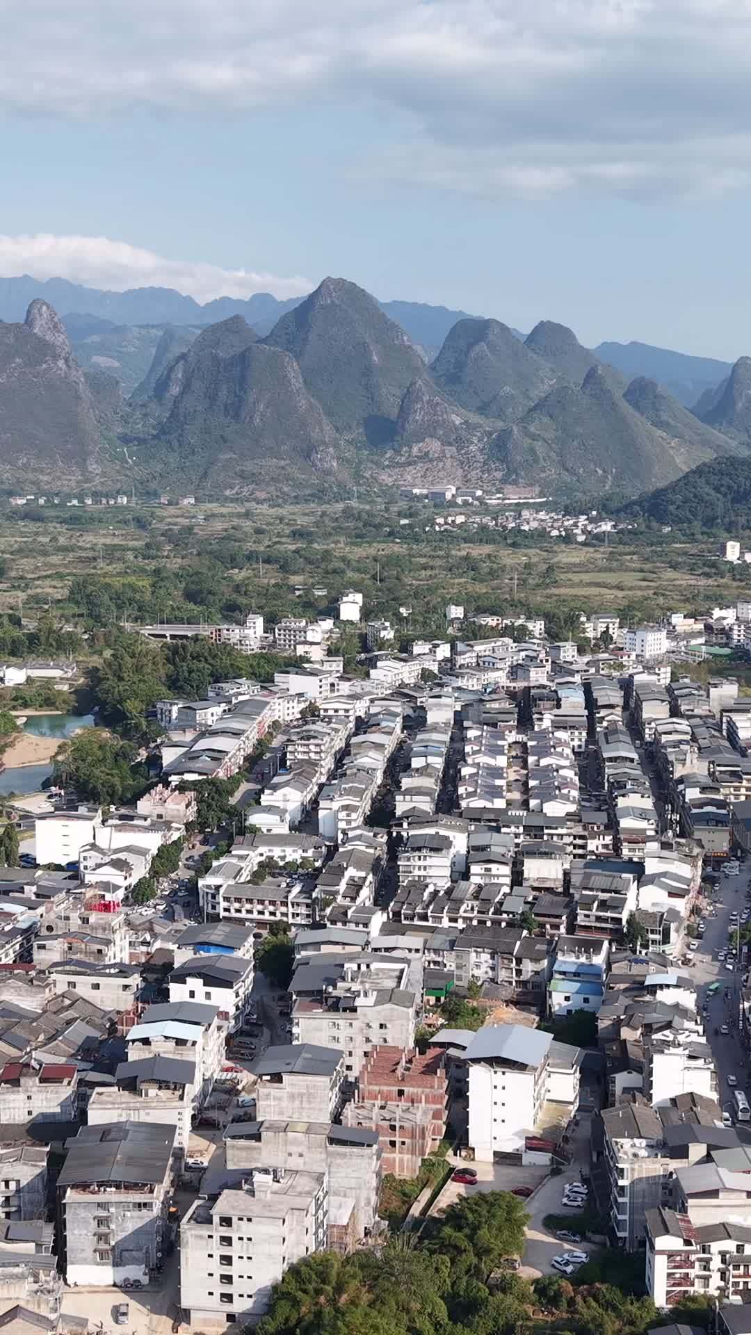 城市与山川的和谐共存