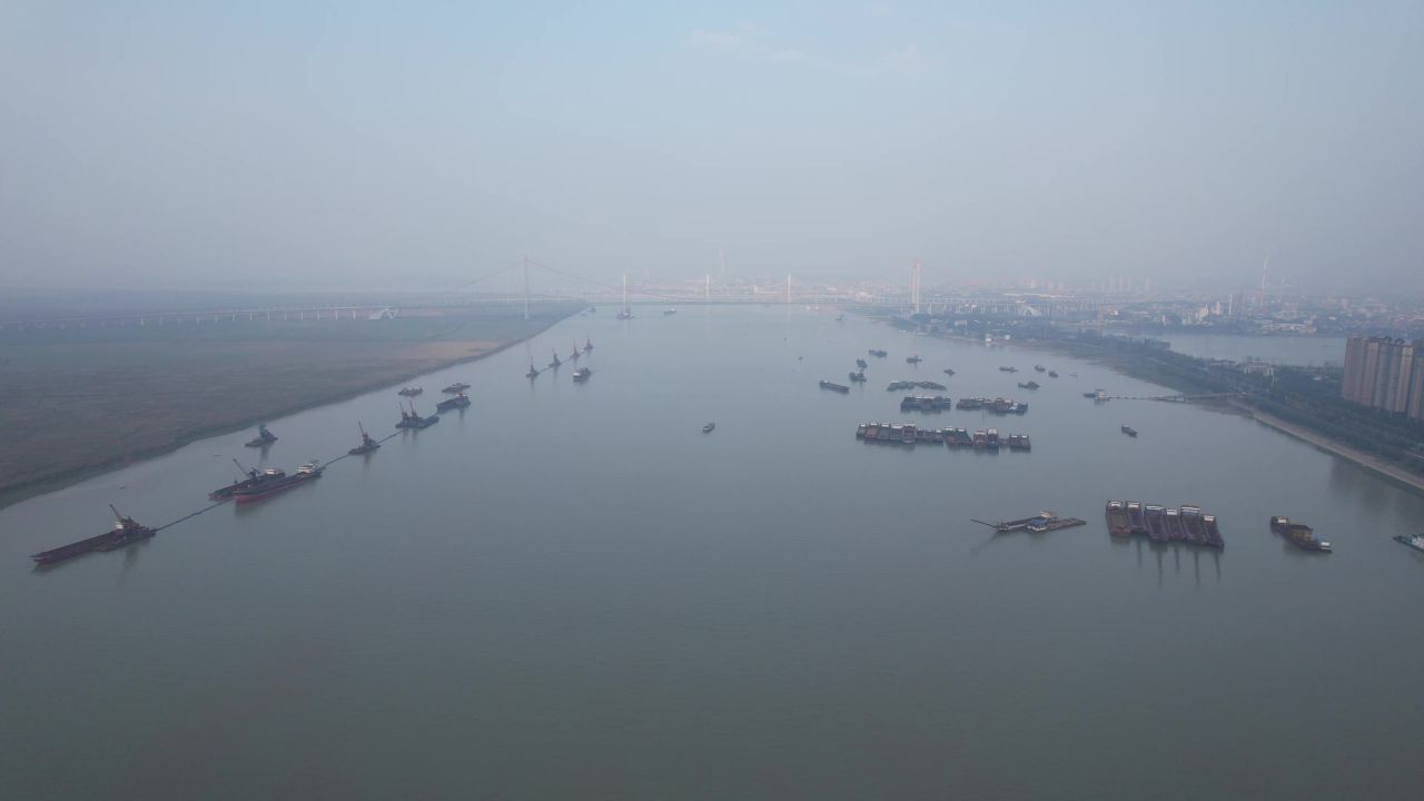 湖南岳阳洞庭湖运输船只风光航拍