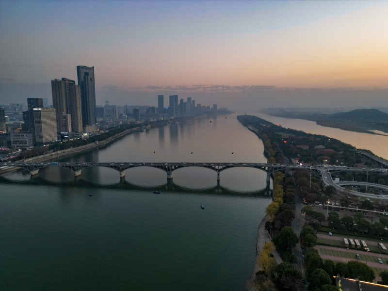 湖南长沙城市建筑高楼交通航拍摄影图