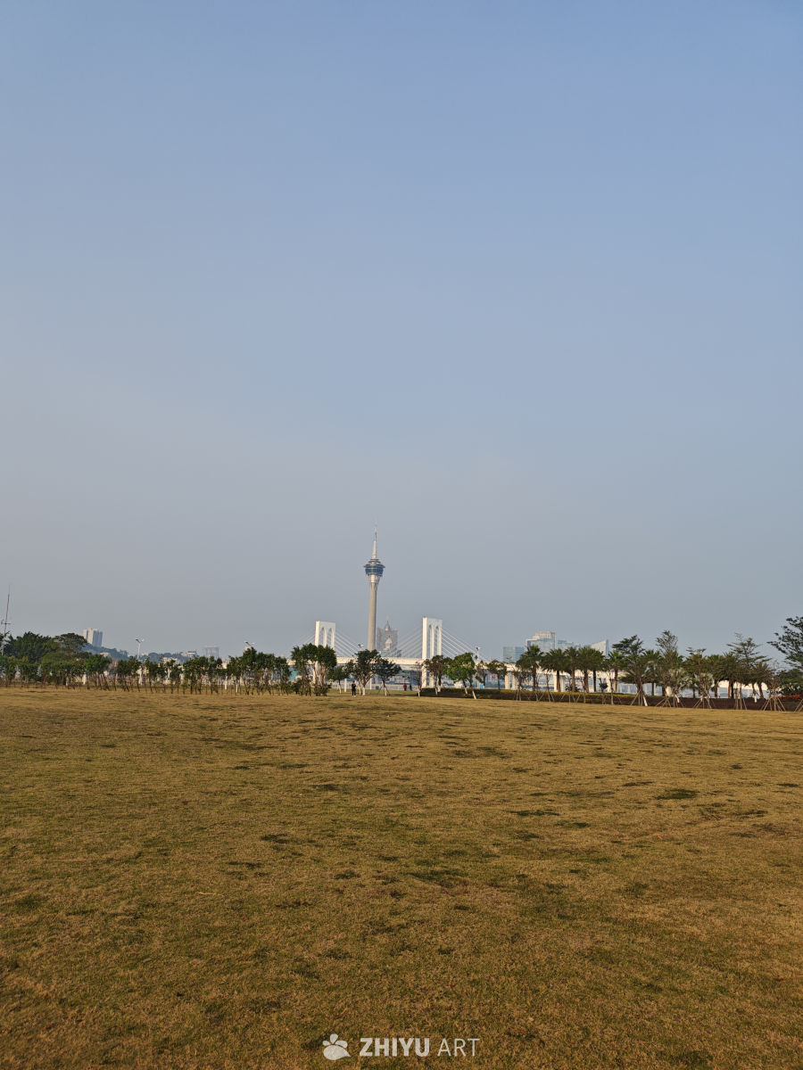 草原远眺城市风光