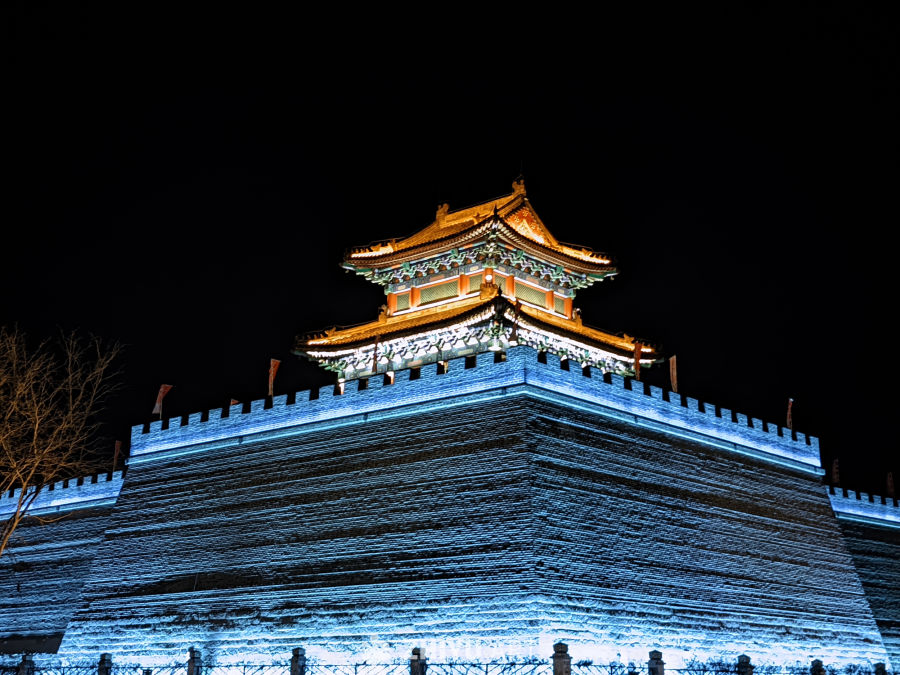 夜色中的古塔