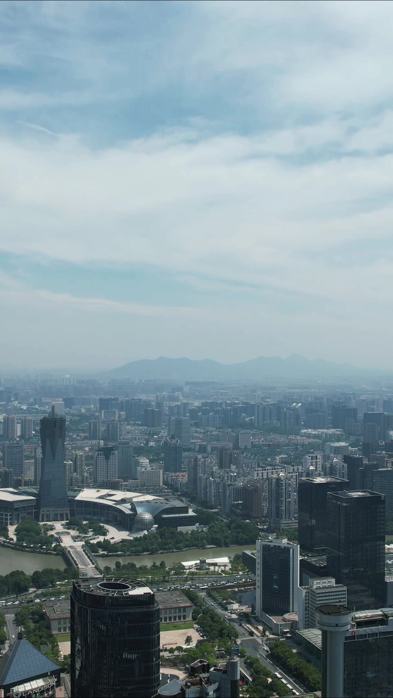 浙江杭州城市大景西湖竖屏航拍 