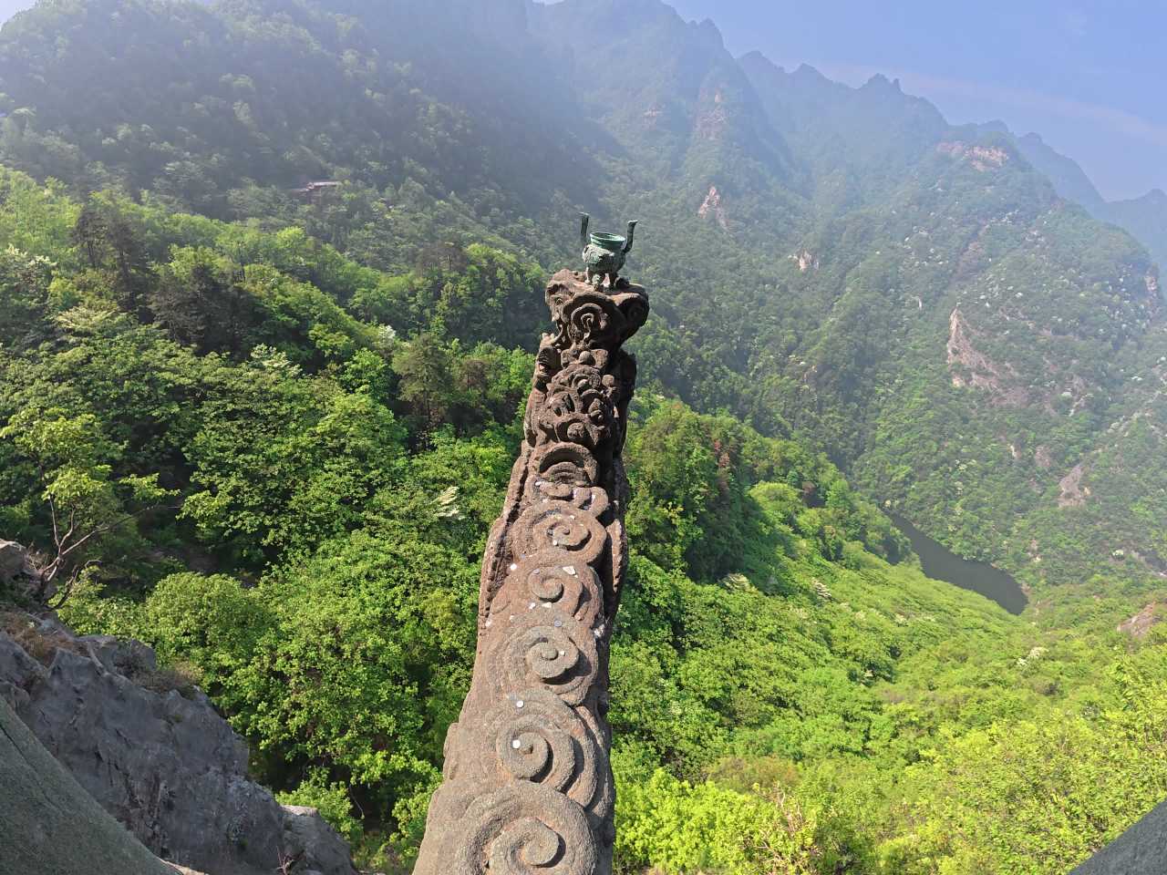 山间古迹与自然之美