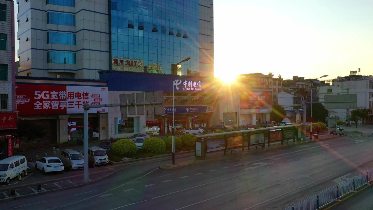 夕阳下的中国电信门店