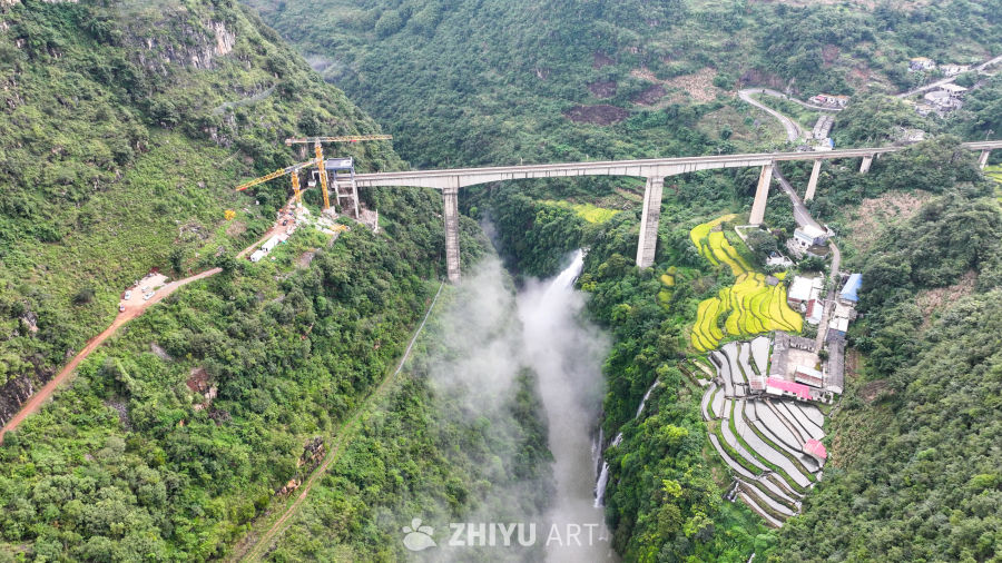航拍铁路火车桥梁 峡谷瀑布 7