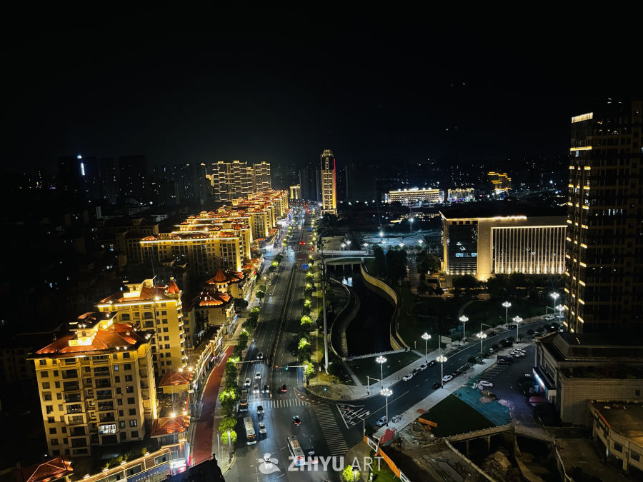夜幕下的城市灯火