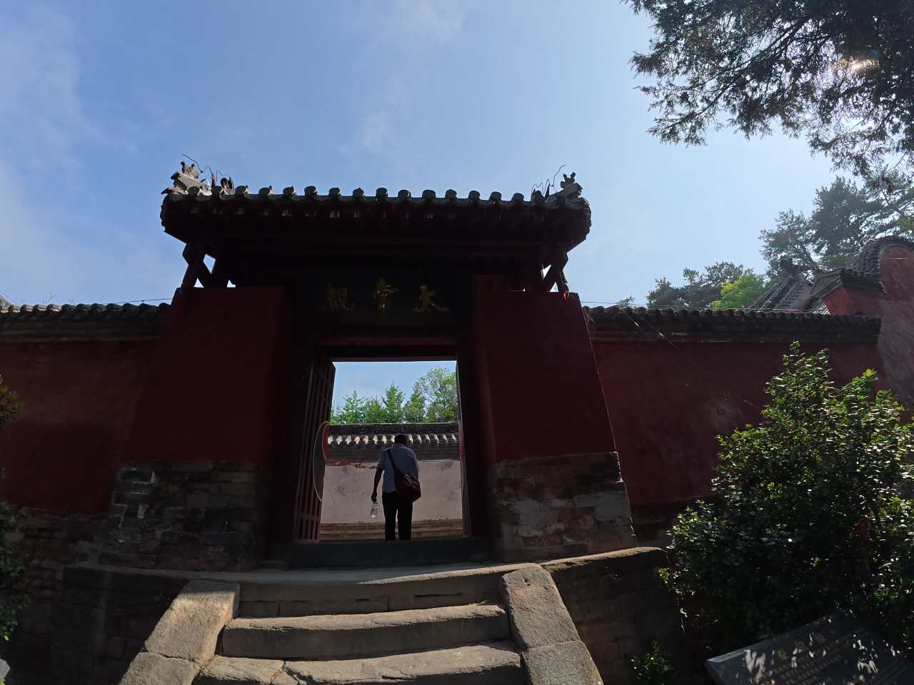 古寺庭院漫步