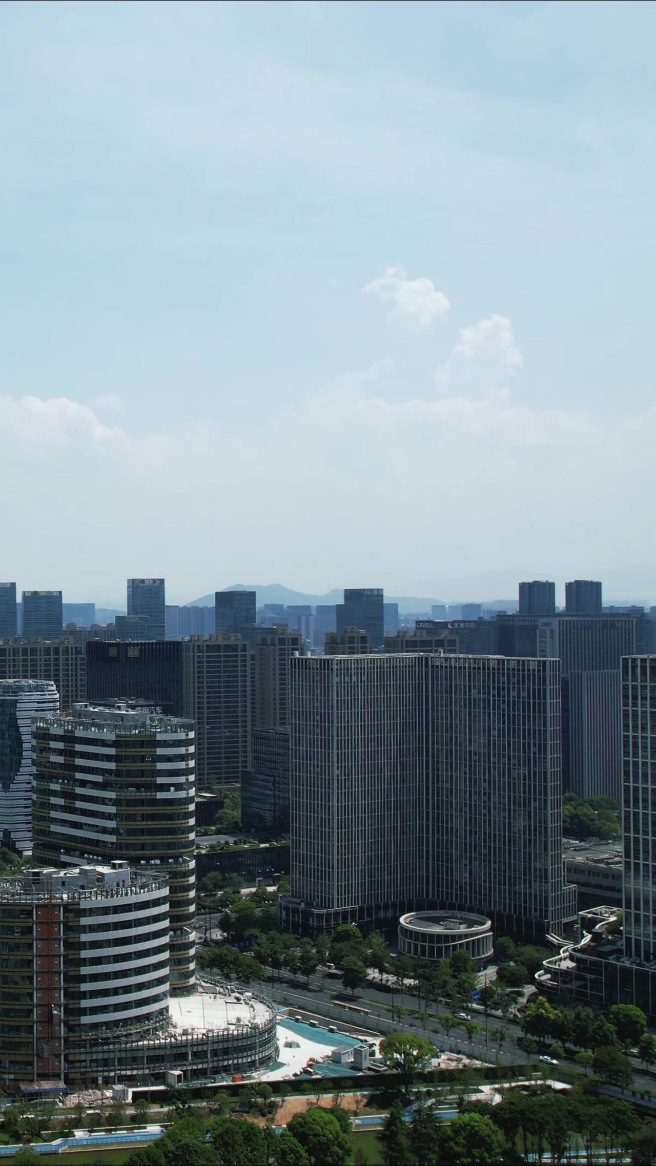 浙江杭州滨江新区城市建设竖屏航拍 