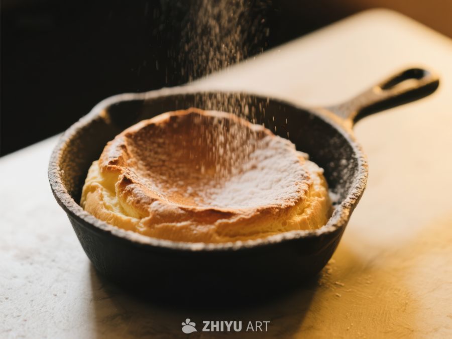 铸铁锅中的松饼撒上糖粉 1419