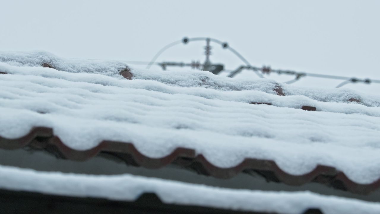 下雪慢镜头升格4K实拍空镜