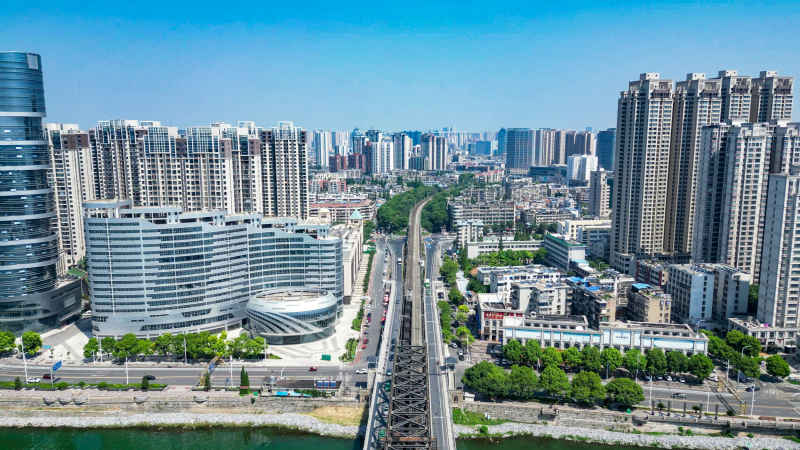 航拍湖北襄阳天下地表CBD建筑  