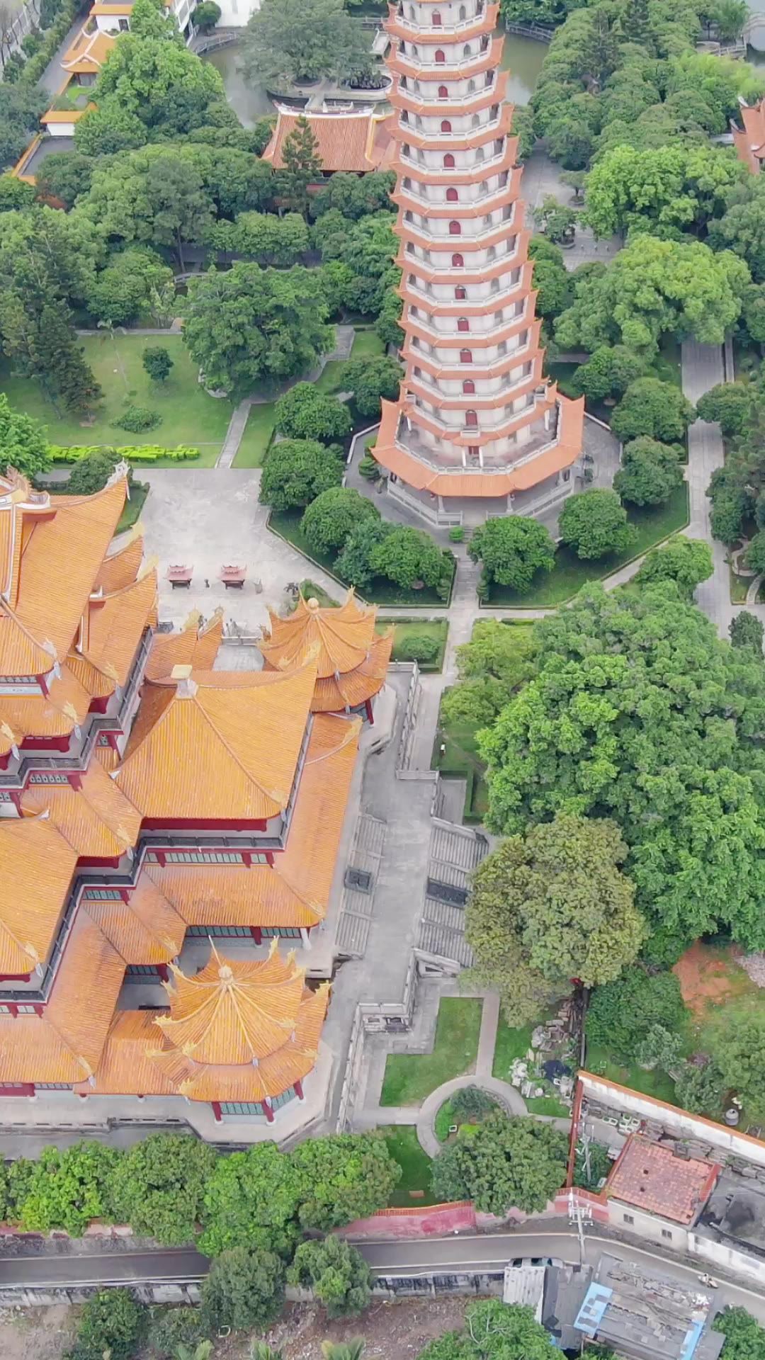  旅游景区福州西禅古寺竖屏航拍