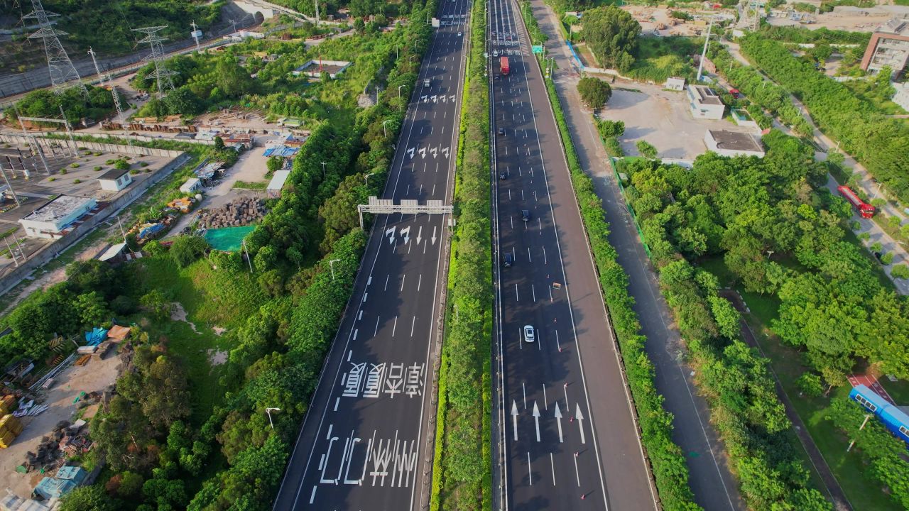 航拍高速公路交通景观