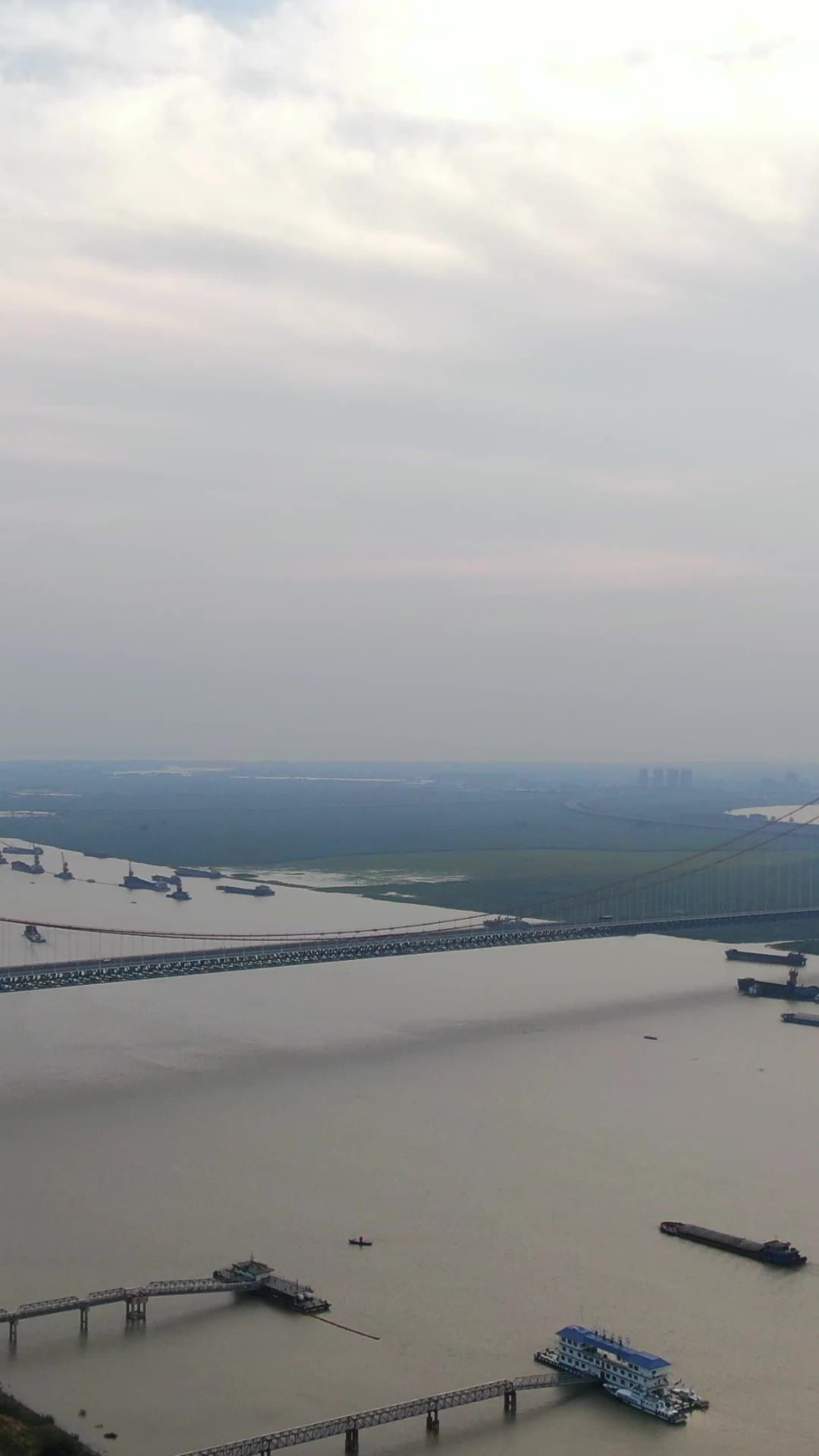 湖南岳阳城市风光旅游景区竖屏航拍 