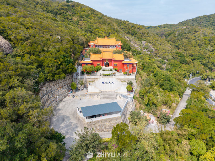 山间古寺航拍图