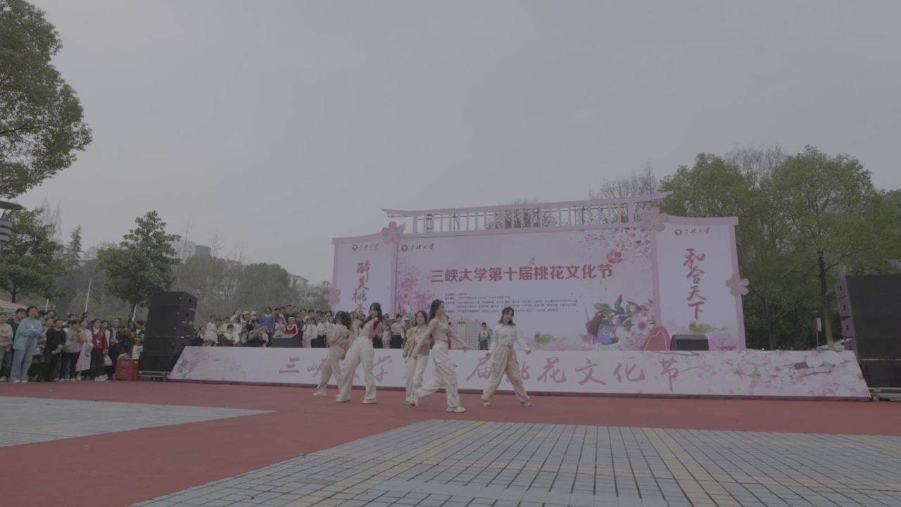 三峡大学桃花节 36