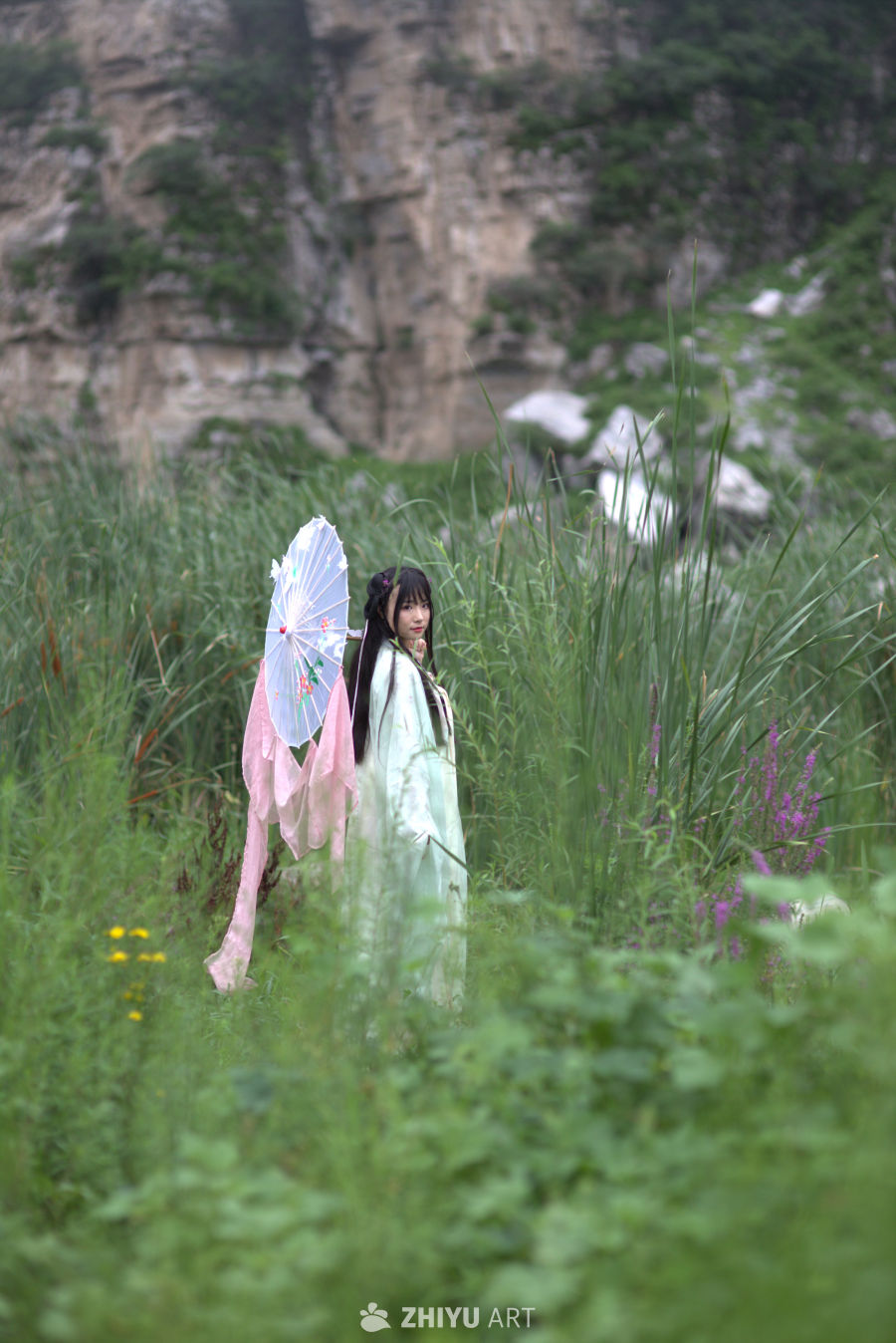 山间古风女子