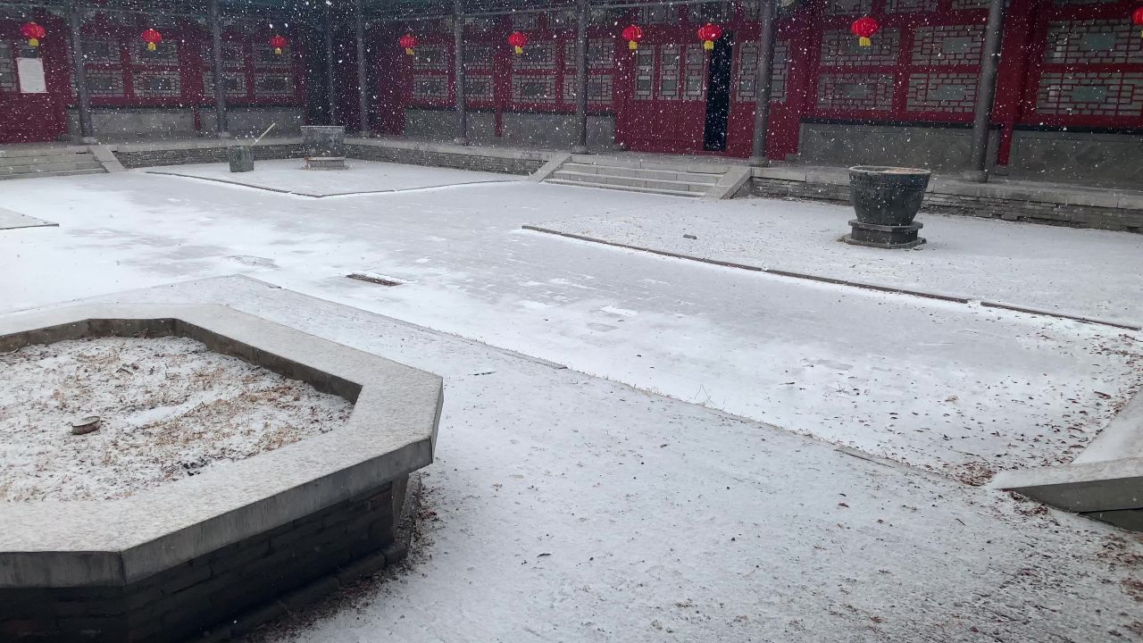 庭院落雪