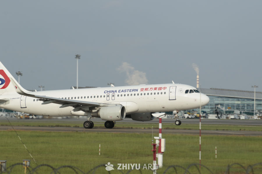 中国东航A320飞机准备起飞