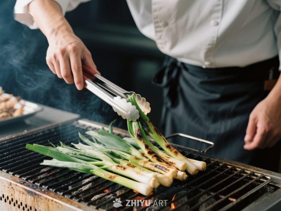 厨师用夹子翻转烤架上的葱 57