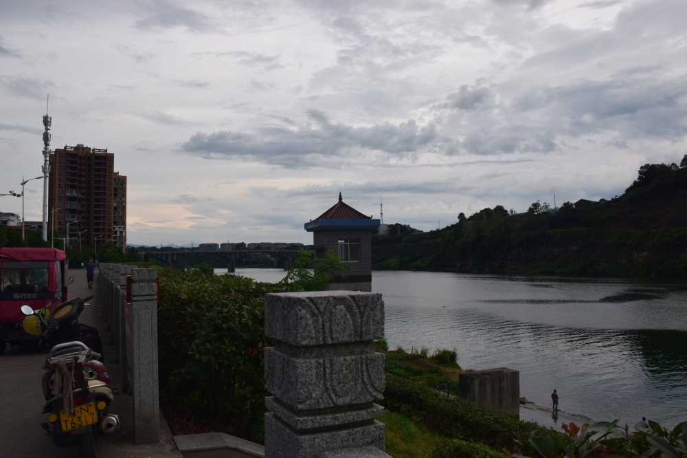 河边桥