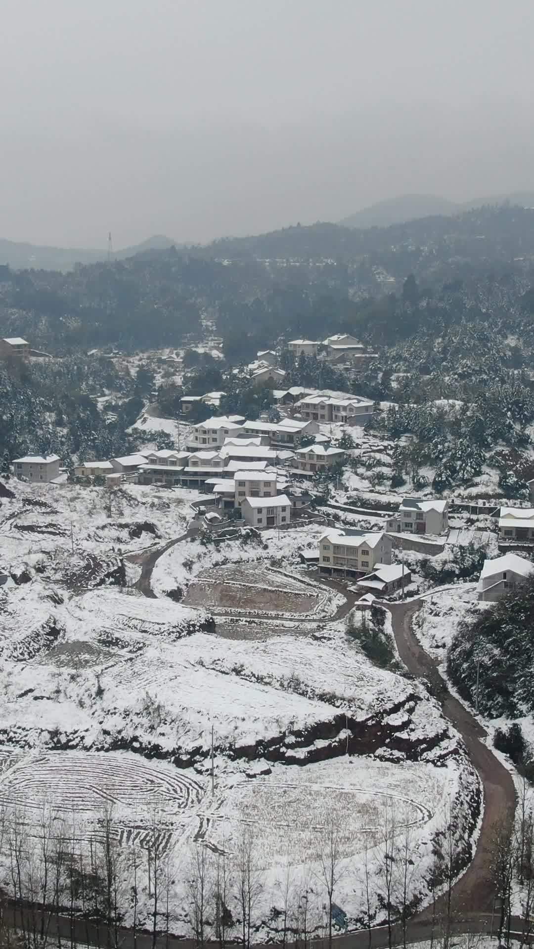 竖屏航拍冬天雪景