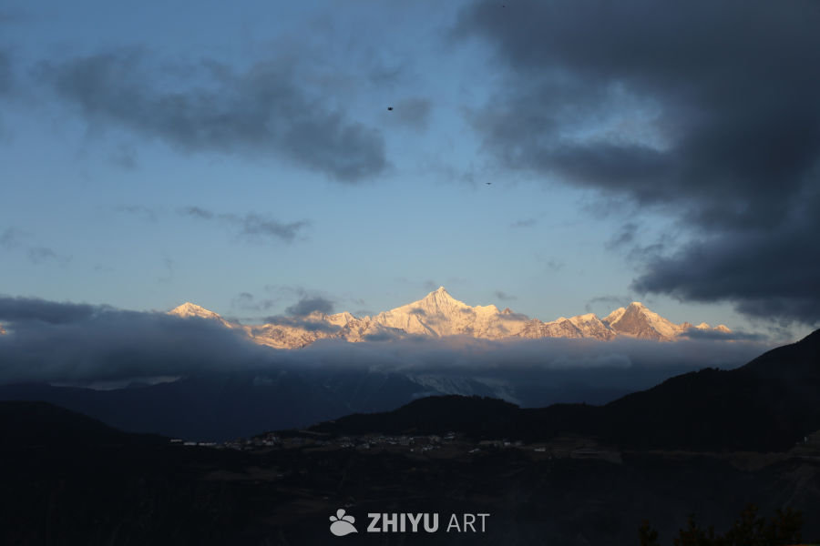 日照金山