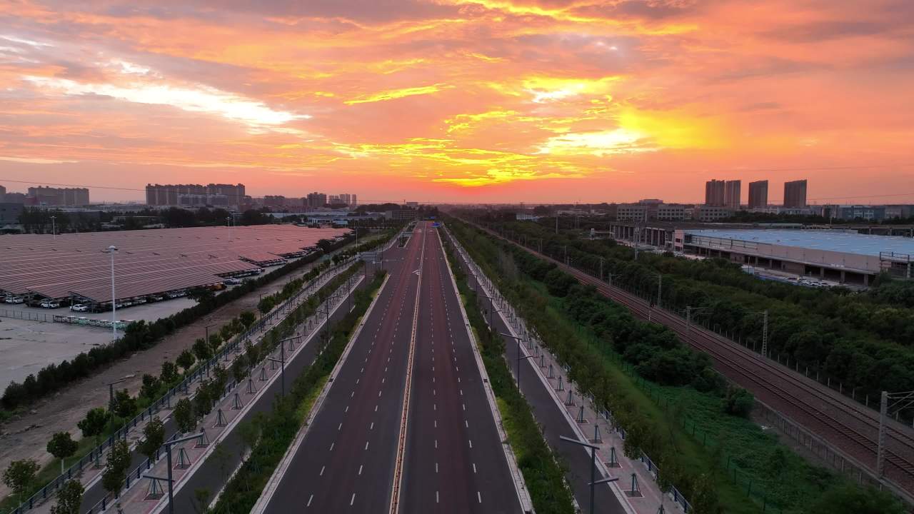 日落下的城市交通